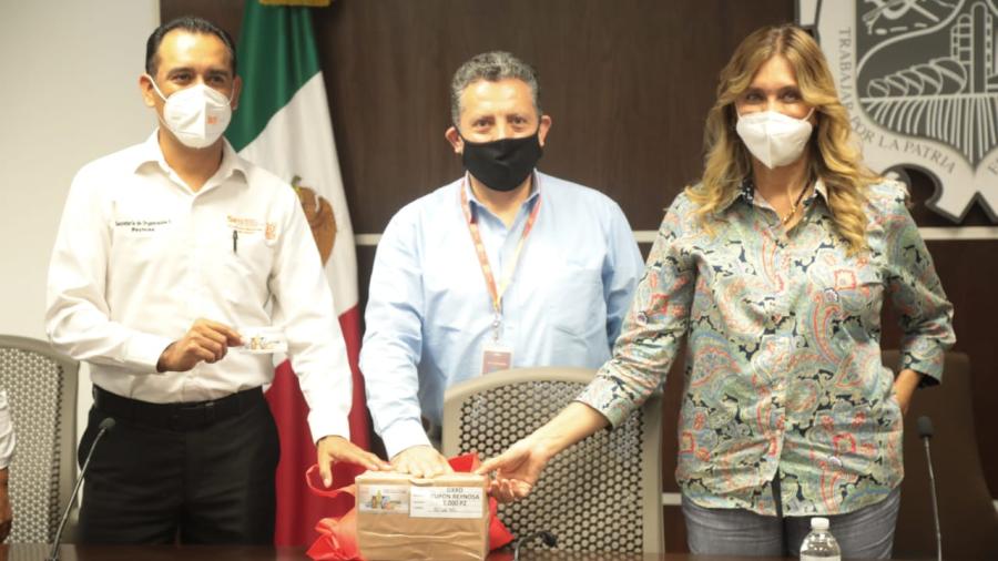 Entregan 7,000 vales de descuento al Magisterio