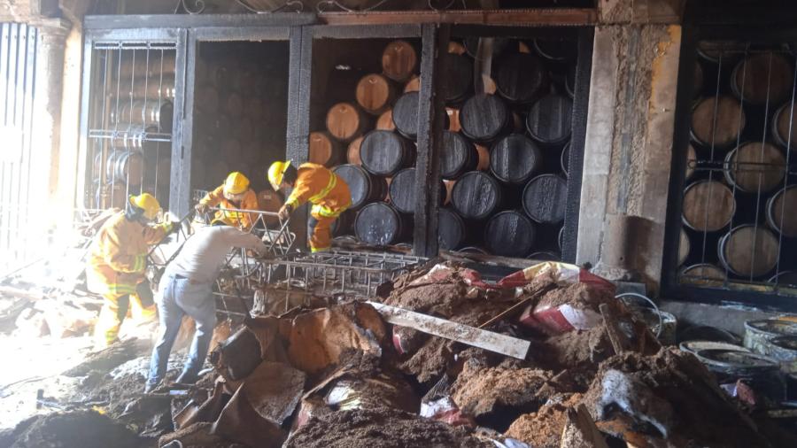 Hallan otro muerto tras explosiones en planta de José Cuervo; van seis