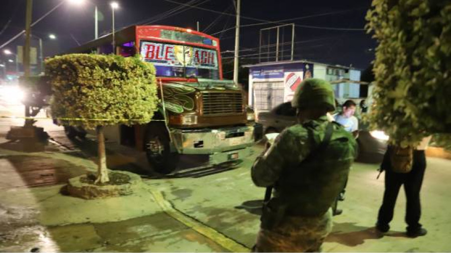 Sujetos armados disparan contra desplazados y reporteros en Guerrero