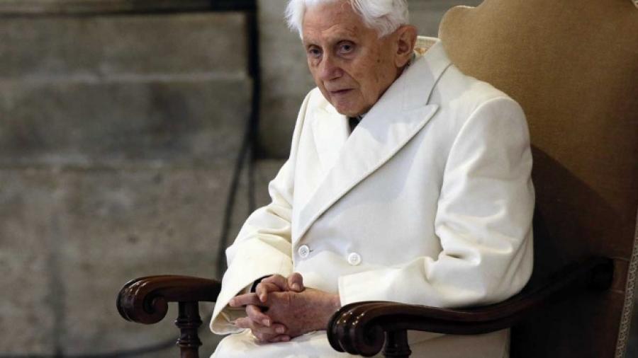 Salud de Benedicto XVI mejora