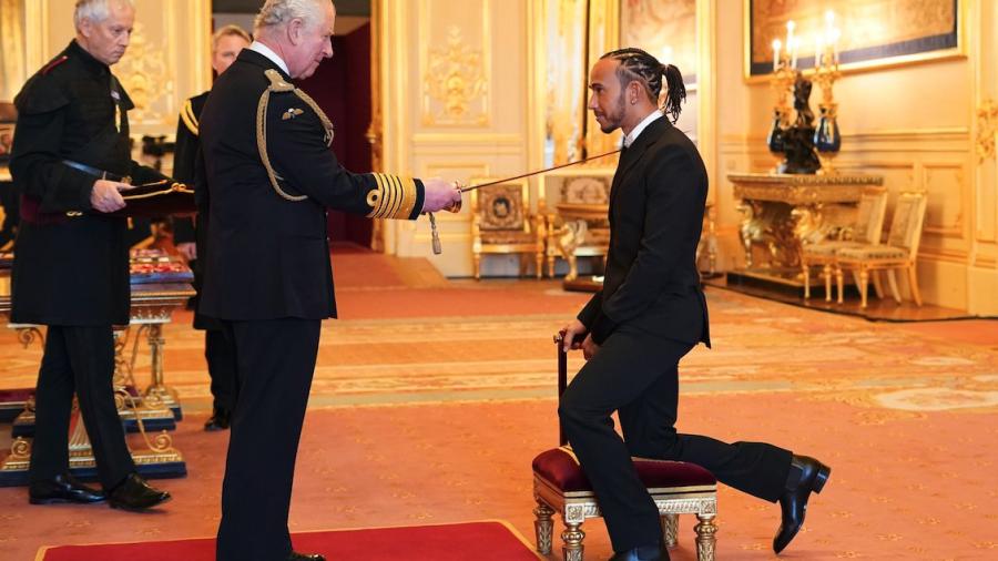 Lewis Hamilton es nombrado como caballero del Príncipe Carlos