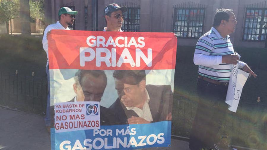 Protestas por gasolinazo llegan a Congreso de Coahuila