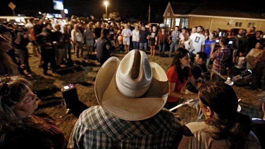 El minuto de silencio más largo de la 'pequeña familia' de Sutherland Springs