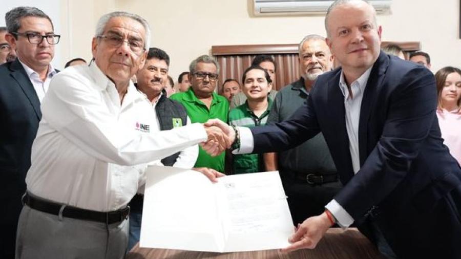 Carlos Canturosas se registra ante el INE para la Diputación Federal por la coalición Morena-PT-Verde