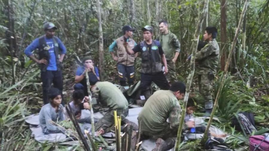 Encuentran con vida a hermanos que desaparecieron en la selva colombiana durante 40 días 