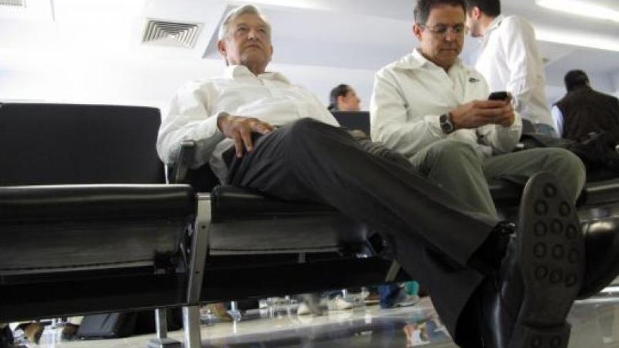 Revisan de manera especial a pasajeros que comparten vuelo con AMLO en Sinaloa