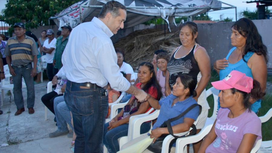 Adri&aacute;n Oseguera excentar&aacute; de pago a comerciantes de playa Miramar