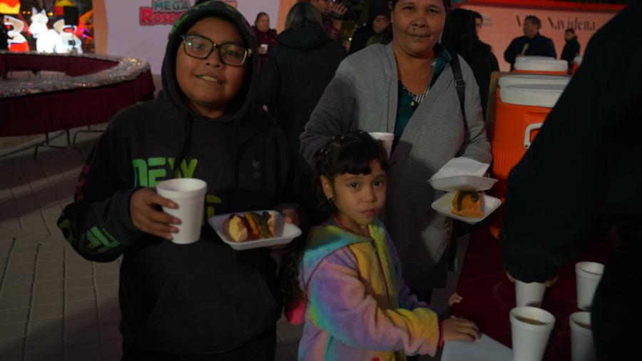 Agradecen familias de Nuevo Laredo mega rosca de reyes en el vivero mágico