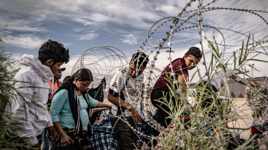 Corte Suprema levanta suspensión a ley de Texas que permite a policía detener a migrantes