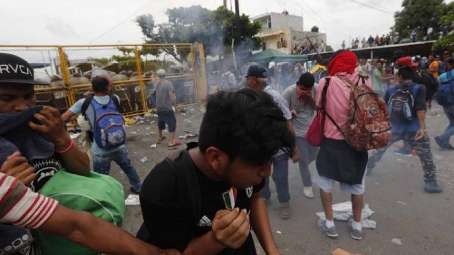 10 heridos tras disputa entre migrantes y policías en Guatemala