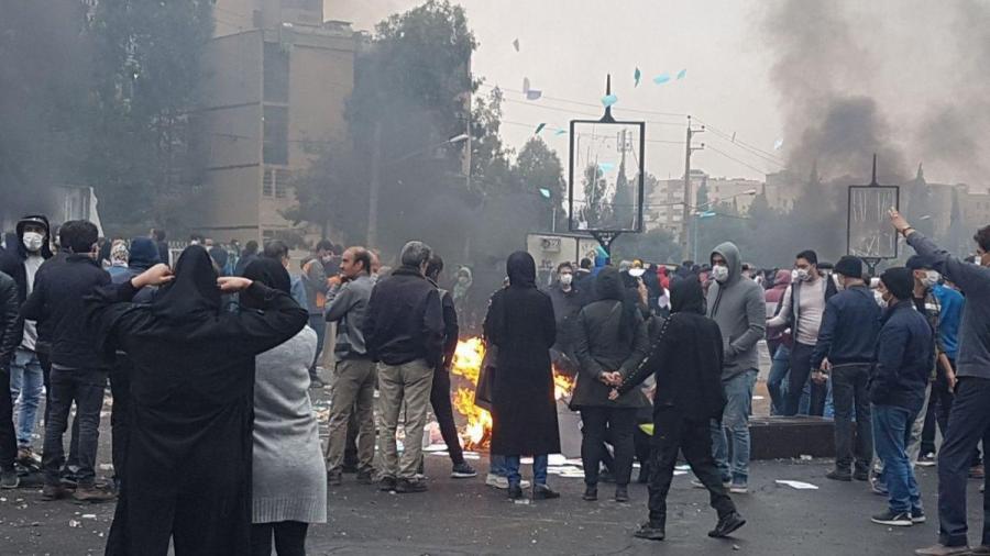Protestas antigubernamentales en Irán deja al menos 90 muertos