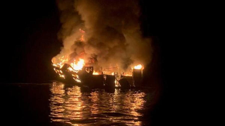 Al menos 25 muertos y 9 desaparecidos tras incendio de barco en California