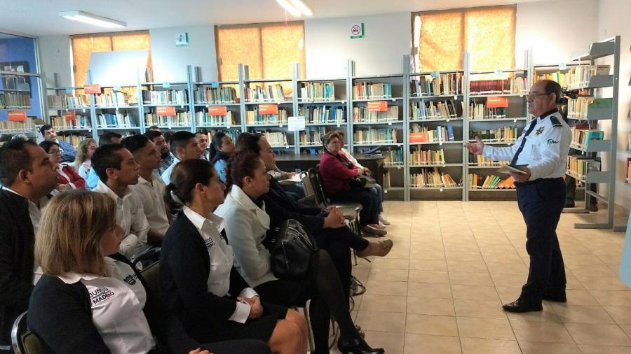 Reciben funcionarios cursos sobre conciencia vial