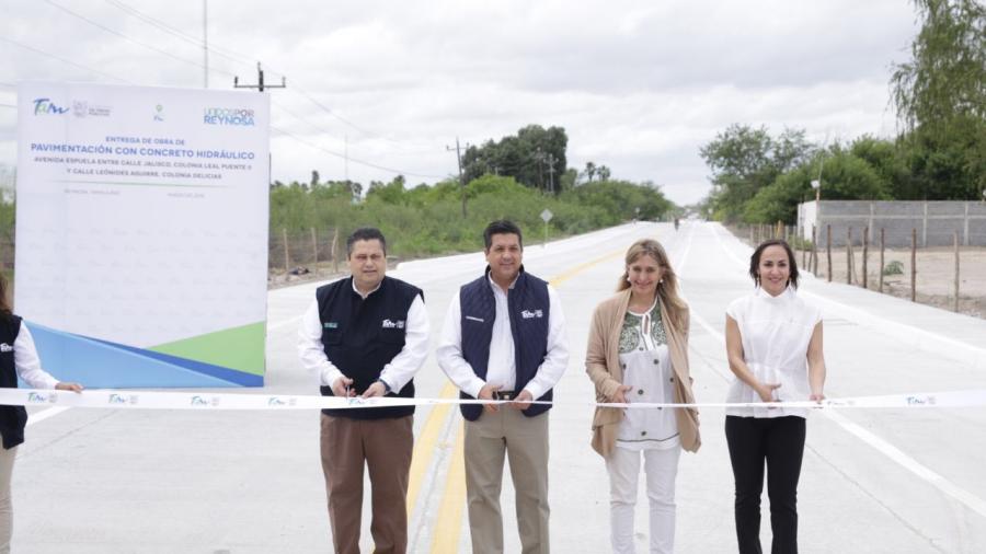 Gobernador inaugura pavimentación de vialidad y parque recreativo