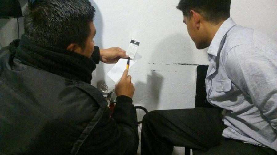 Le hacen el alto y se pone agresivo con agente vial