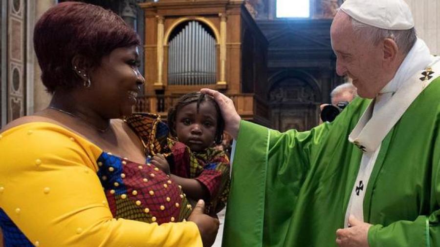 Los migrantes son antes que nada seres humanos: Papa Francisco