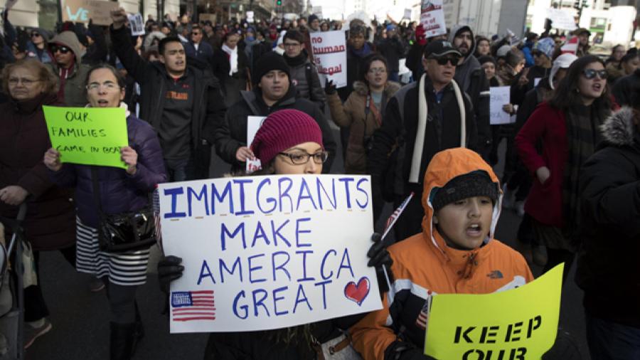 Más hechos y menos palabras para reforma migratoria piden activistas a Trump