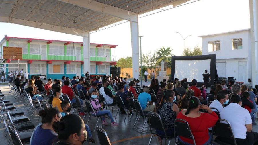 Lleva Municipio ‘Cine haciendo comunidad’ a Villas de San Miguel