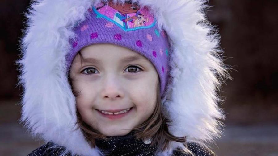 Niña muere a tres días de haber dado positivo en EU