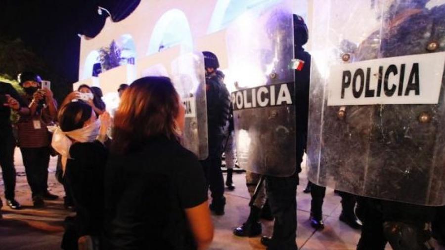 Separan de cargo al titular de Seguridad Estatal de Cancún tras represión contra manifestantes