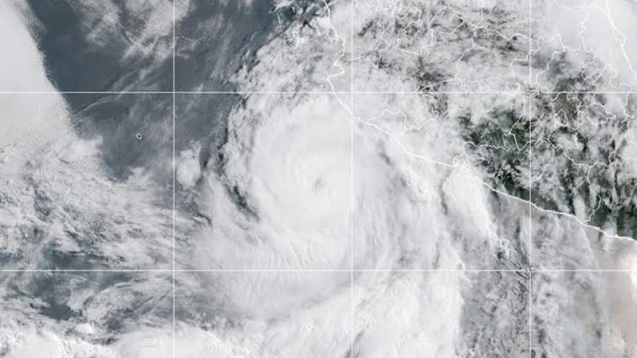 Huracán Flossie se intensifica a categoría 2