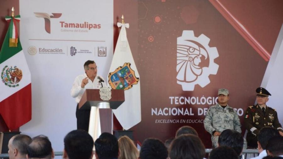 Cumple Américo al Tec Victoria; construye gimnasio