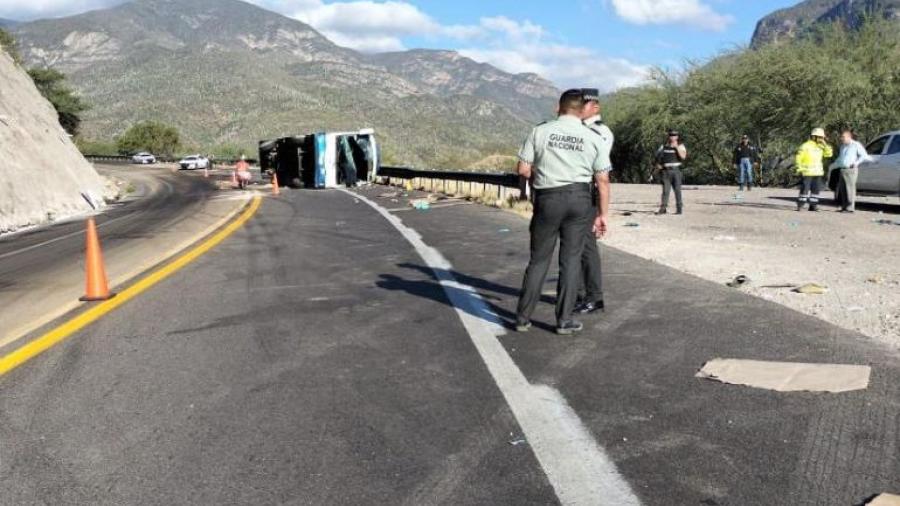 Fallecen al menos 18 migrantes en accidente carretero en Oaxaca
