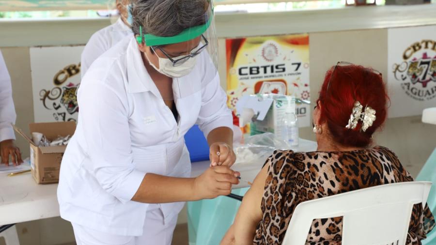 Invita Alcaldesa de Reynosa a adultos mayores a recibir vacuna anti COVID-19 