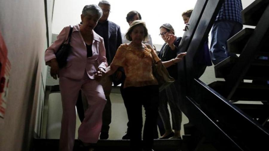 Grupo armado deja salir a civiles encerrados en el Parlamento Venezolano