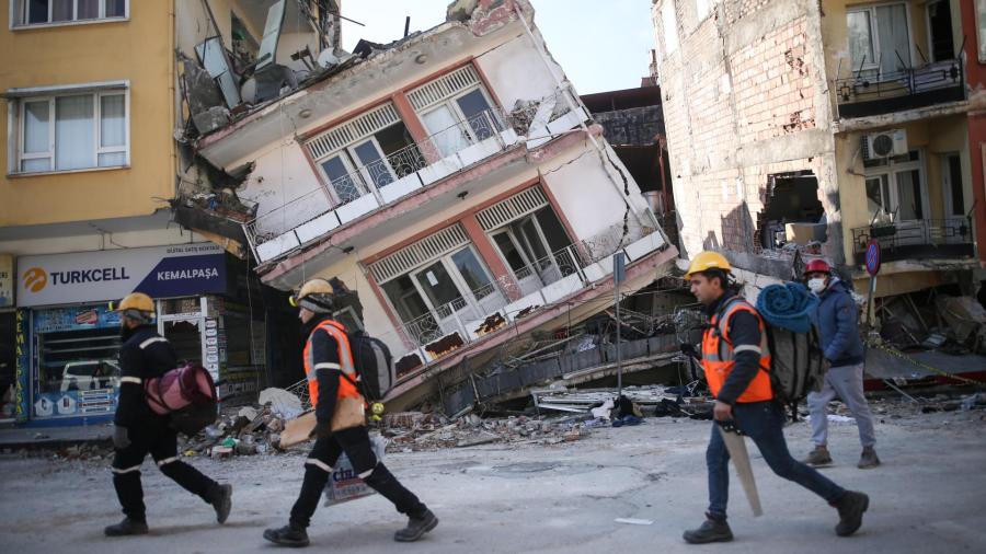 Planea Turquía derribar 50 mil edificios dañados 