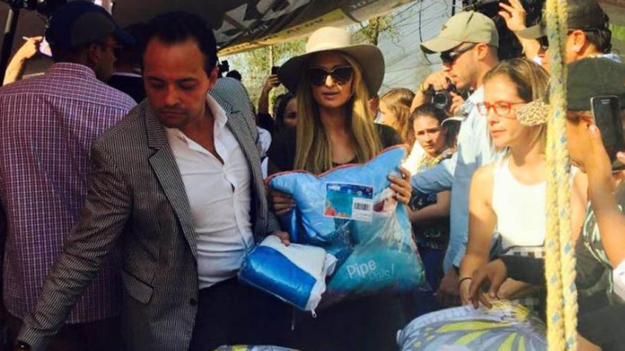 Paris Hilton visita damnificados en Xochimilco