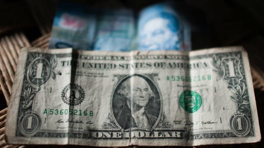 Peso registra mínimo récord tras pandemia de coronavirus