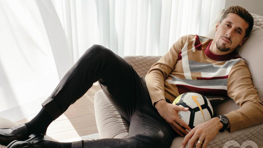 Héctor Herrera y su hermosura acaparan portada de la revista GQ