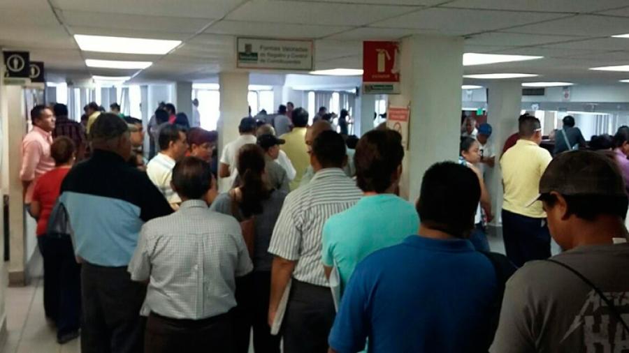Por confusión ciudadanos saturan instalaciones de la Fiscal 