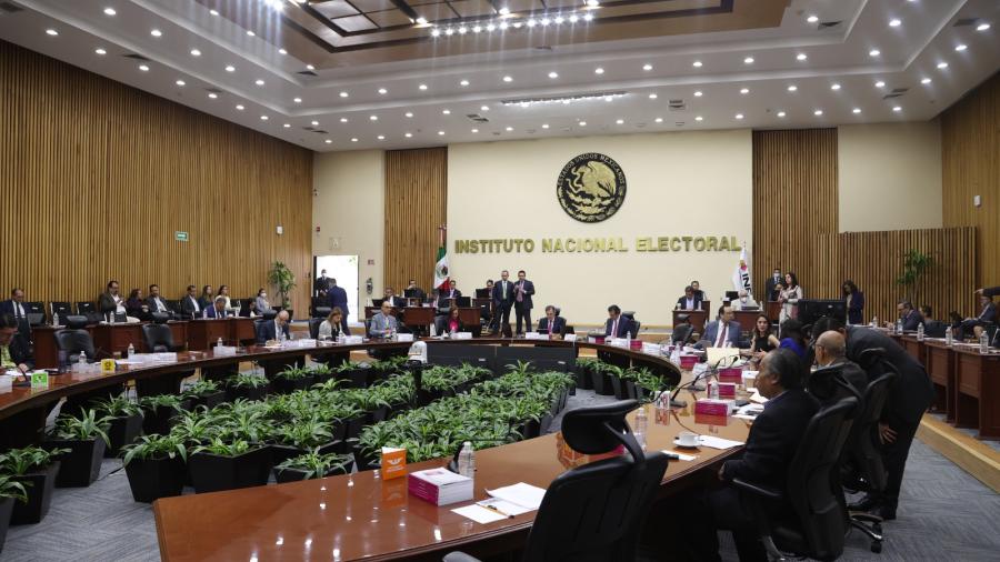 INE ordena a AMLO modificar la conferencia donde presentó el paquete reformas