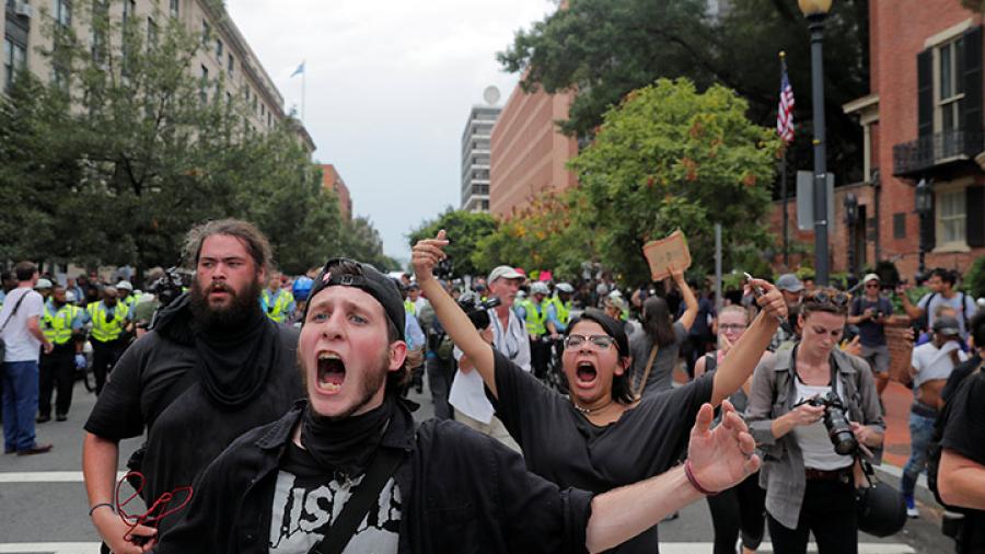 Supremacistas blancos se manifiestan en Washington