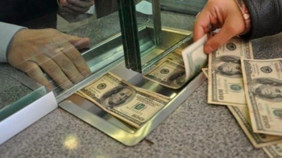 Dólar se vende en 19.48 pesos en el AICM