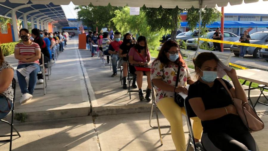 Inicia vacunación contra COVID-19 a fronterizos mayores de 18 años en Tamaulipas
