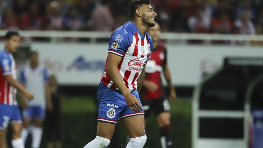 Multan a Alexis Vega tras su festejo en el Clásico Tapatío 