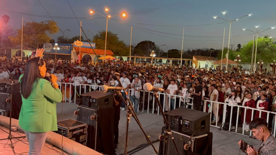 Oran por la paz en Nuevo Laredo m&aacute;s de 10 mil personas