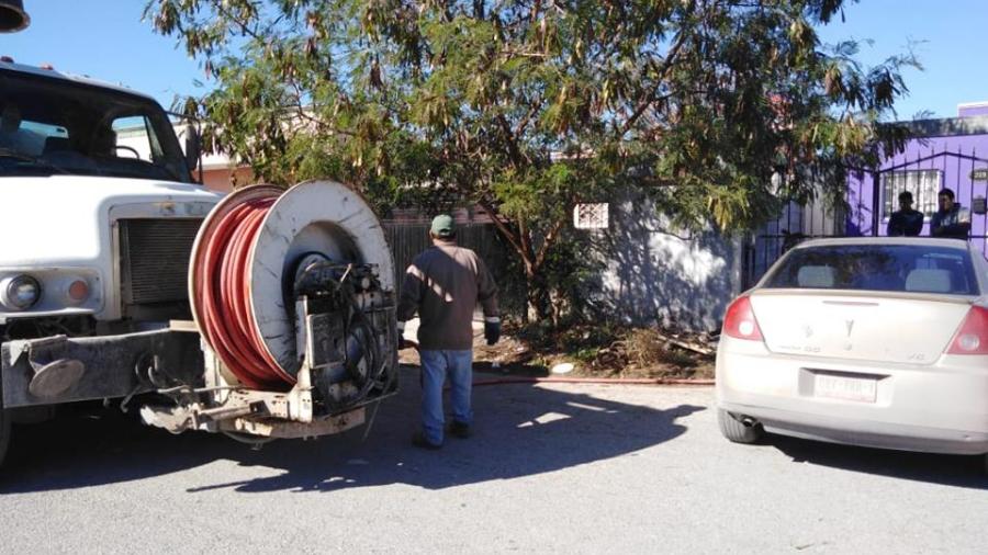 Comapa trabaja con equipo vactor