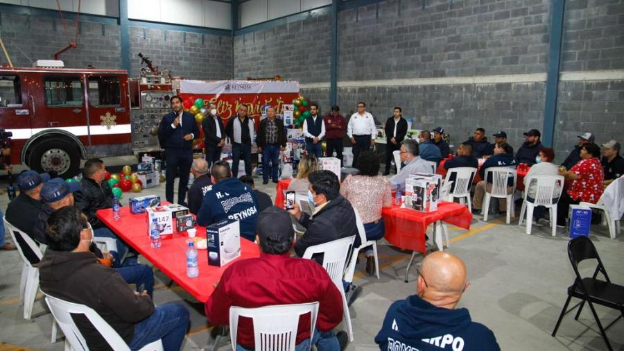 Celebra Presidente Municipal Carlos Peña Ortiz, a los héroes anónimos de Protección Civil y Bomberos