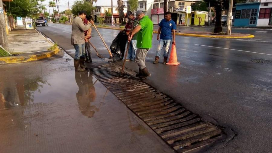 Cumple Alcalde Carlos Peña Ortiz con mantenimiento de drenes y canales