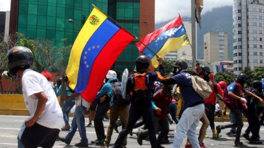 Oposición convoca a huelga de 48 horas contra Maduro