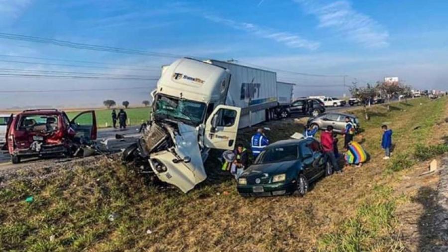 1 muerto y 18 heridos tras carambola en la México-Querétaro