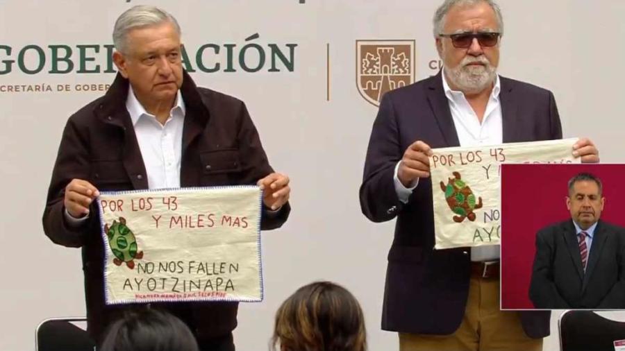 Reitera López Obrador su compromiso de resolver el caso Ayotzinapa