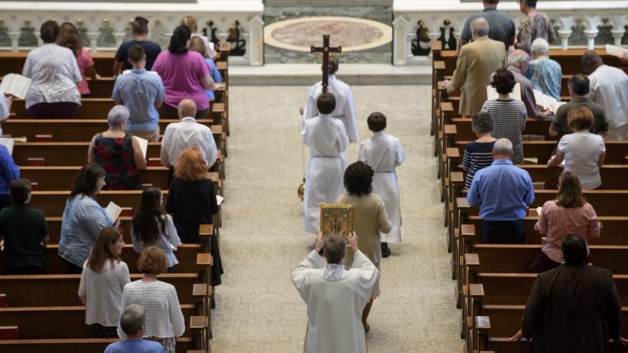 Vaticano califica de criminales los abusos en Pennsylvania