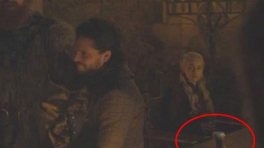 Revelan quién dejó el vaso de café en rodaje de GOT