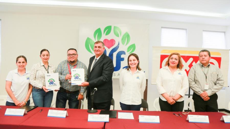 Firman DIF Reynosa convenio con cadena comercial Oxxo 