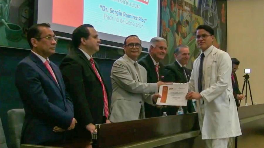 Entrega la UAT nueva generación de egresados de la Facultad de Medicina Tampico